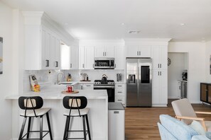 Private kitchen - Modern 3Bed/2Bath Bungalow in Historic Coronado District near Central Phoenix (Phoenix)