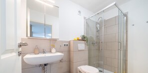 Dusche, Handtücher, Seife, Toilettenpapier