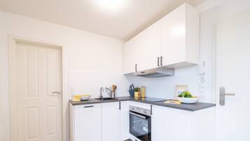 Kühlschrank, Ofen, Herdplatte, Geschirrspüler