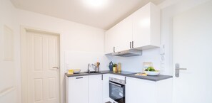 Kühlschrank, Ofen, Herdplatte, Geschirrspüler