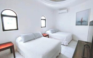 5 bedrooms, iron/ironing board, free WiFi, bed sheets