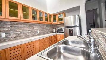 Kochgeschirr/Geschirr/Besteck, Küchenrolle