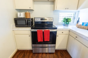 Classic Studio | Private kitchen | Microwave