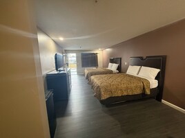 標準單人房, 2 張標準雙人床, 非吸煙房 | 1 間睡房、高級寢具、特厚豪華床墊、書桌