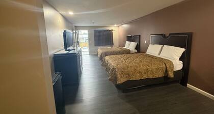 Magnolia Bay Hotel & Suites