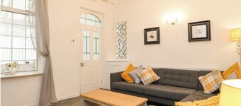 Kitty Cottage - Blackpool Home - Warm & Welcoming! Dogs most welcome!