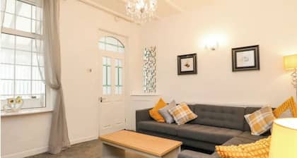 Kitty Cottage - Blackpool Home - Warm & Welcoming! Dogs most welcome!