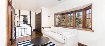Charming 4-bedroom cottage Steps From East Beach 