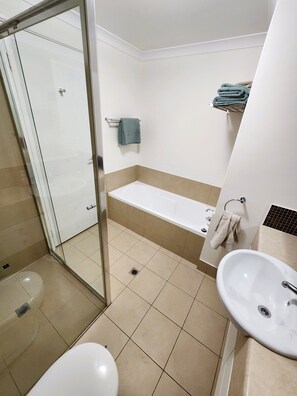 Bathroom - Enjoy life luxuries with this coastal getaway (Rockingham)