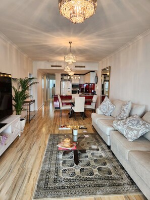 TV - Enjoy life luxuries with this coastal getaway (Rockingham)