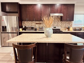 Private kitchen - 4-bedroom townhome in delightful Hacienda Heights with AC, WiFi (Hacienda Heights)