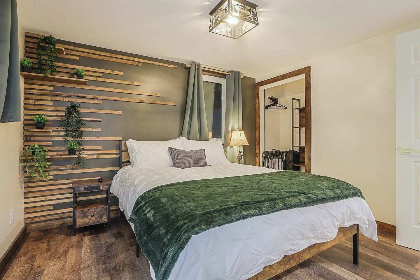 3 bedrooms, iron/ironing board, travel crib, free WiFi