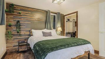 3 bedrooms, iron/ironing board, travel crib, free WiFi