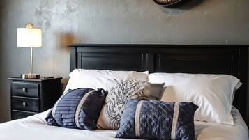 3 bedrooms, desk, iron/ironing board, travel crib