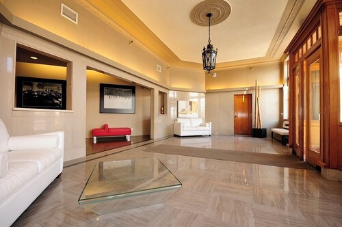 Cozy 1-bedroom condo in downtown Kitchener with WiFi, AC. in-room movie theather