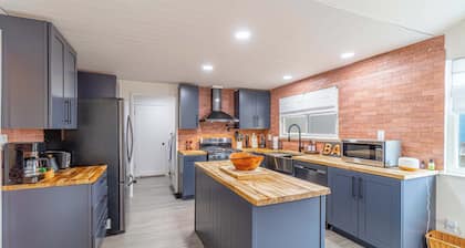 Cozy Family Retreat | Pet Friendly + Fenced Yard