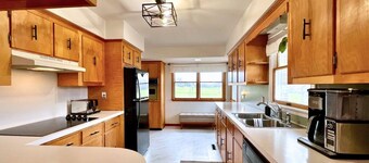 Peaceful 3-bedroom creek access house in Fort Valley with mountain views