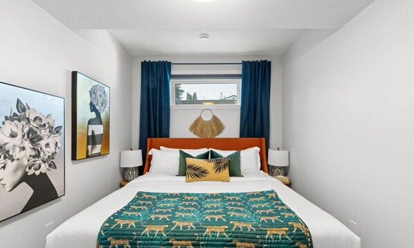 1 Schlafzimmer, Schreibtisch, Bügeleisen/Bügelbrett, Reisekinderbett