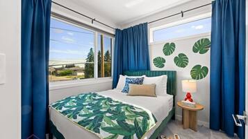 3 室のベッドルーム、デスク、アイロン / アイロン台、旅行用ベビーベッド