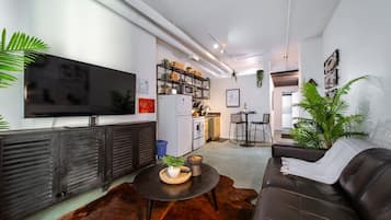 Televisor intel·ligent, llibres i oficines