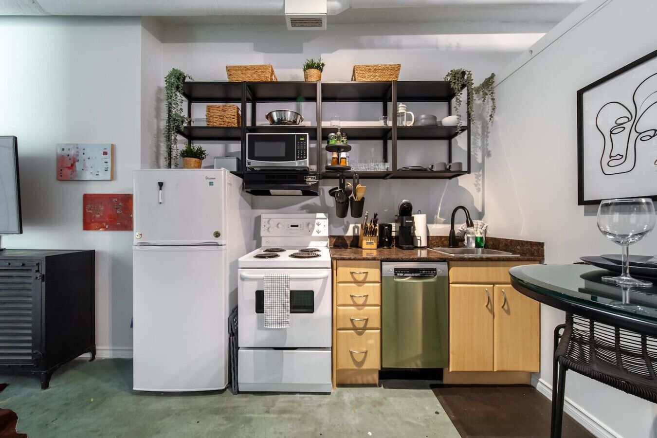 冰箱、微波炉、烤箱、炉灶