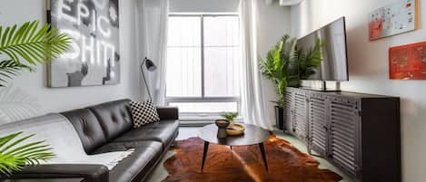 Smart-TV, Bücher, Arbeitsbereiche