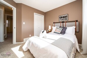 2 bedrooms, desk, iron/ironing board, travel crib