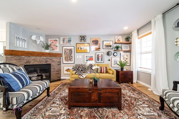 Smart TV, fireplace, books, stereo