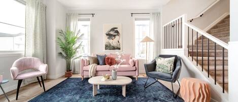 Smart-tv, boeken en een kantoor