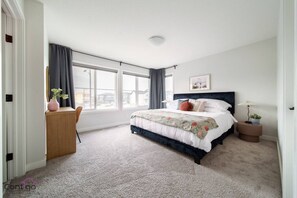 3 bedrooms, desk, iron/ironing board, travel crib