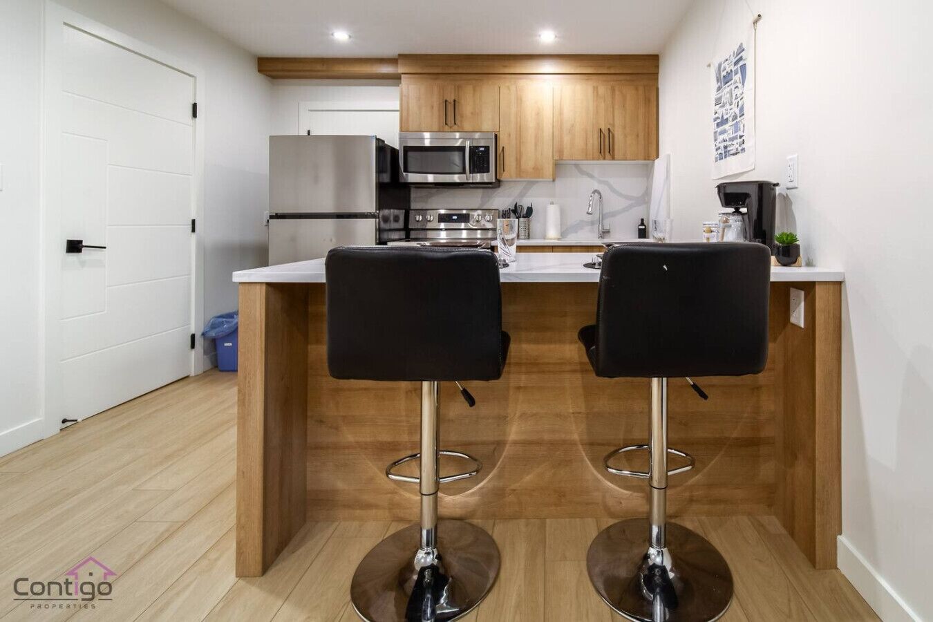 冷蔵庫、電子レンジ、オーブン、コンロ