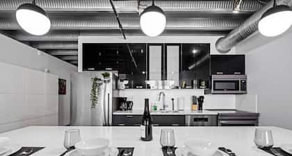 Urban Pop Loft | Near ICE District | UG Parking!