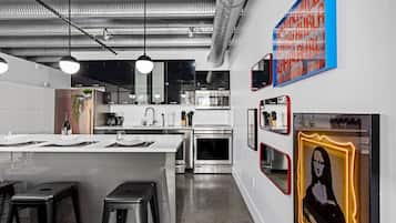 KĂŒhlschrank, Mikrowelle, Ofen, Herdplatte