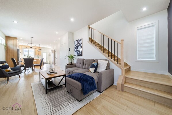 Smart TV, fireplace, books, offices