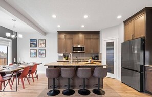 Refrigerador, microondas, horno, placa de cocina