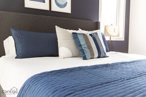 4 間睡房、書桌、熨斗/熨衫板、可攜式嬰兒床