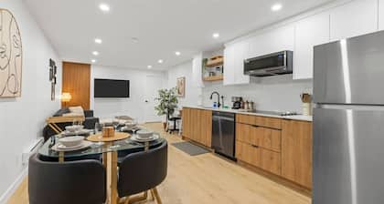 The Suite Escape | 2 BD | Near WEM & DT | Sleeps 5