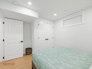 2 bedrooms, desk, iron/ironing board, travel cot