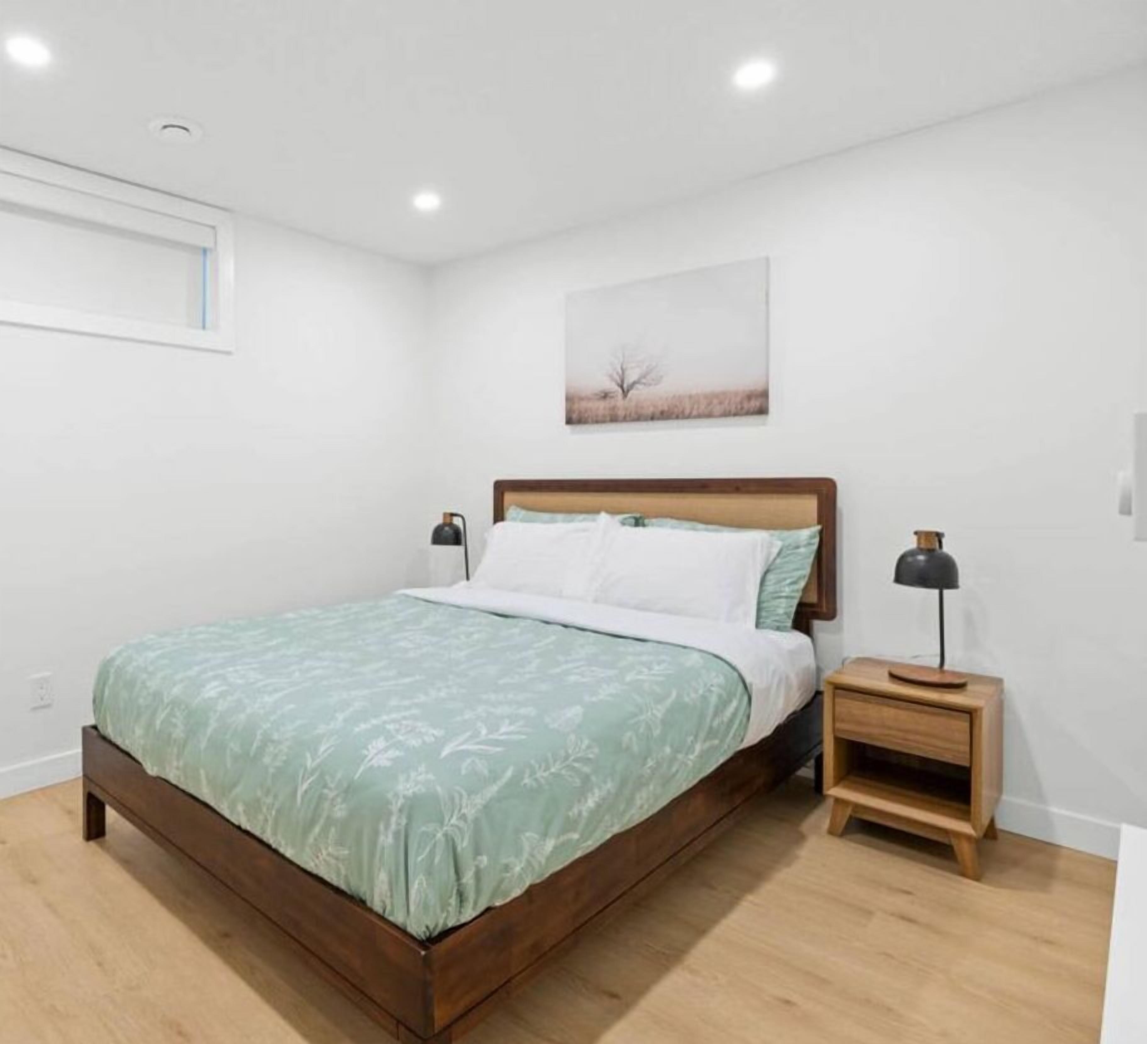 2 bedrooms, desk, iron/ironing board, travel crib