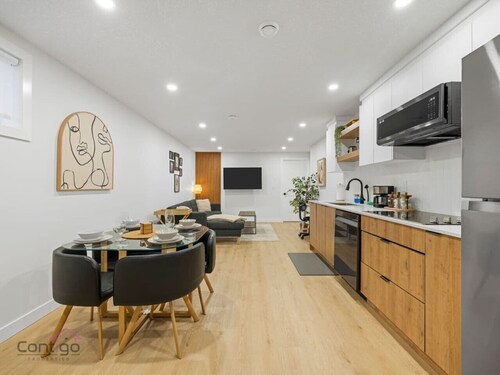 The Suite Escape | 2 BD | Near WEM & DT | Sleeps 5