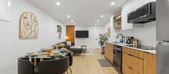 The Suite Escape | 2 BD | Near WEM & DT | Sleeps 5