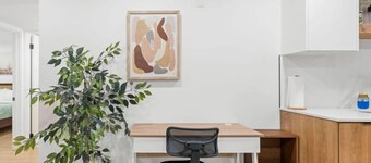 The Suite Escape | 2 BD | Near WEM & DT | Sleeps 5