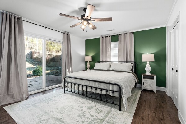 3 bedrooms, desk, iron/ironing board, free WiFi