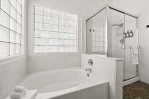 Hair dryer, towels - 4BR Home w/ Mountain Views, Pool, Spa, Firepit & Gazebo (Tucson)