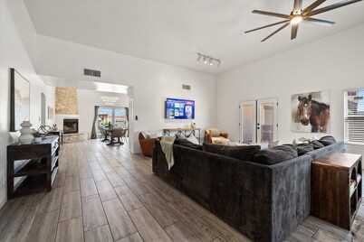 4BR Home w/ Mountain Views, Pool, Spa, Firepit & Gazebo