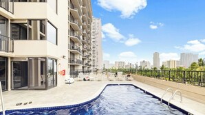 A rooftop pool area with a view of high-rise buildings and a clear sky. - NEW! Stylish and Cozy Studio near Waikiki Beach! (Honolulu)