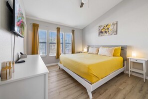 3 bedrooms, iron/ironing board, WiFi, bed sheets - Gorgeous Vacation Home With Pool Close To Disney (Kissimmee)