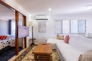 1 habitación, tabla de planchar con plancha, wifi y ropa de cama 