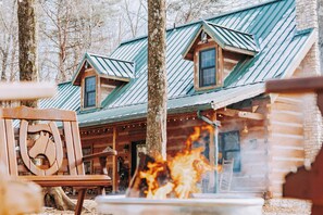 Property grounds - Modern luxury 4 Bedroom cabin with game room, hot tub, sauna and home theater  (Laurelville)