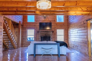 Interior - Rustic Charm Meets Modern Comfort – Cozy 3-Bedroom Retreat in Gallatin (Gallatin)